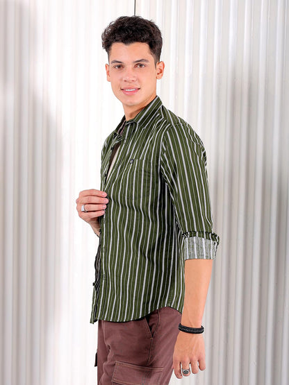 Men Slim Fit Checkered Full Sleeves Spread Collar Casual Shirt